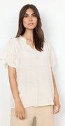 Feminin bluse med flæsedetaljer creme