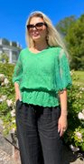 Lexi bluse med blonde elastik i taljen og flagermusærmer grøn LikeLondon