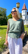 Lexi bluse med blonde elastik i taljen og flagermusærmer khaki LikeLondon