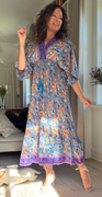 Ida silkekjole med paisleyprint creme / blå LikeLondon