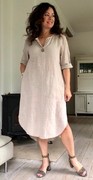 Ibi kjole med lommer og træknap beige LikeLondon