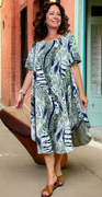 Anka A-formet kjole med print khaki LikeLondon