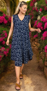 Eliza kjole m. blomster print og vidde navy LikeLondon