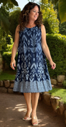 Polly kjole med mønster bindedetalje i ryggen og peplum navy LikeLondon