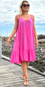 Ivy stropkjole med peplum pink Likelondon