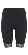 Sort lang shorts med blonde i bunden