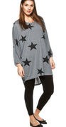 LYSGRÅ OVERSIZE TUNIKA/BLUSE MED SORTE STJERNER